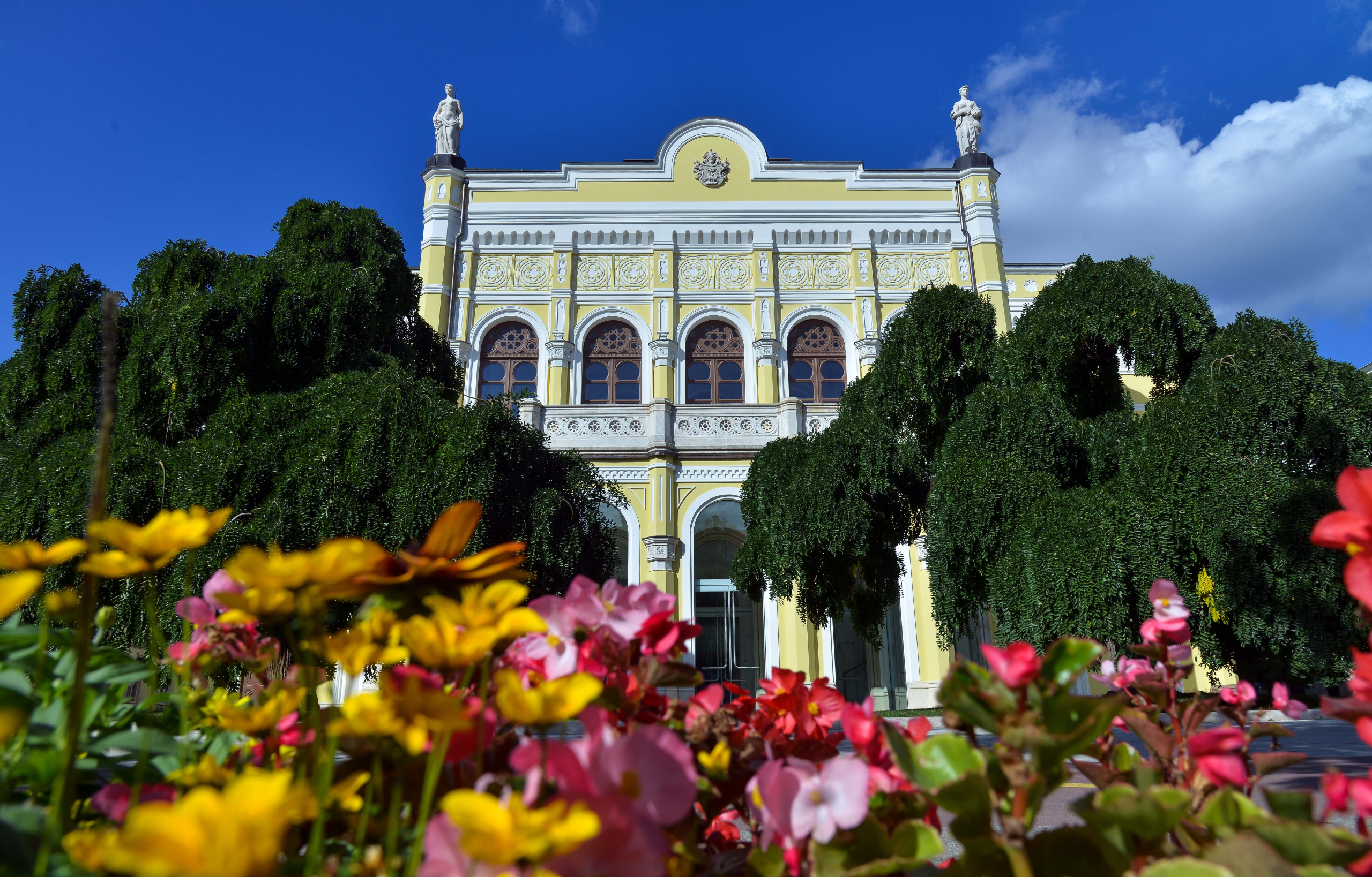 Teátrum homlokzat