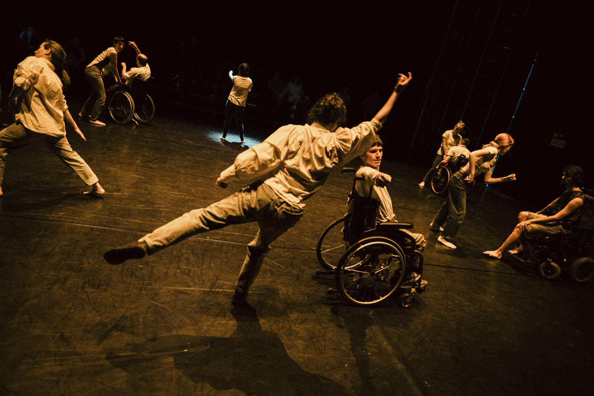 Idol – inkluzív kortárstánc előadás