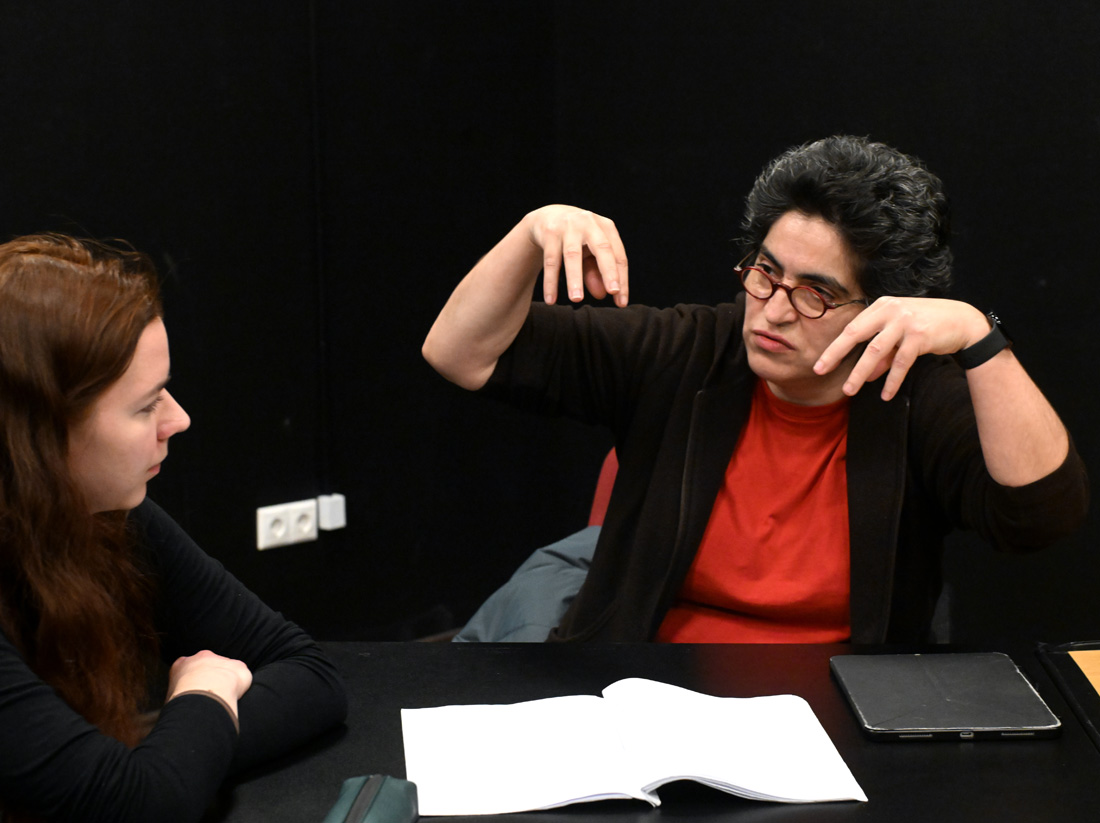 01_cselÚdekolvaso_251210