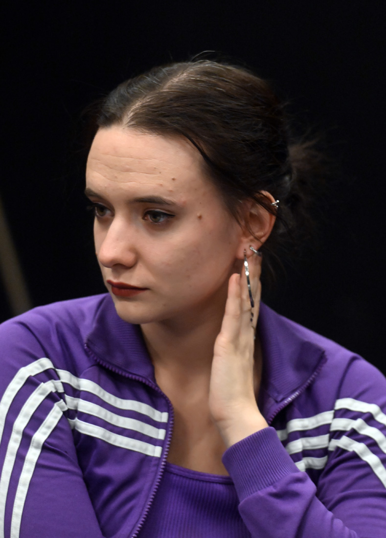 48_cselÚdekolvaso_251210