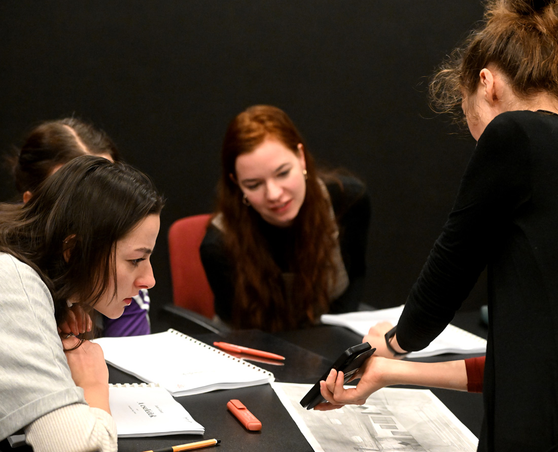 53_cselÚdekolvaso_251210