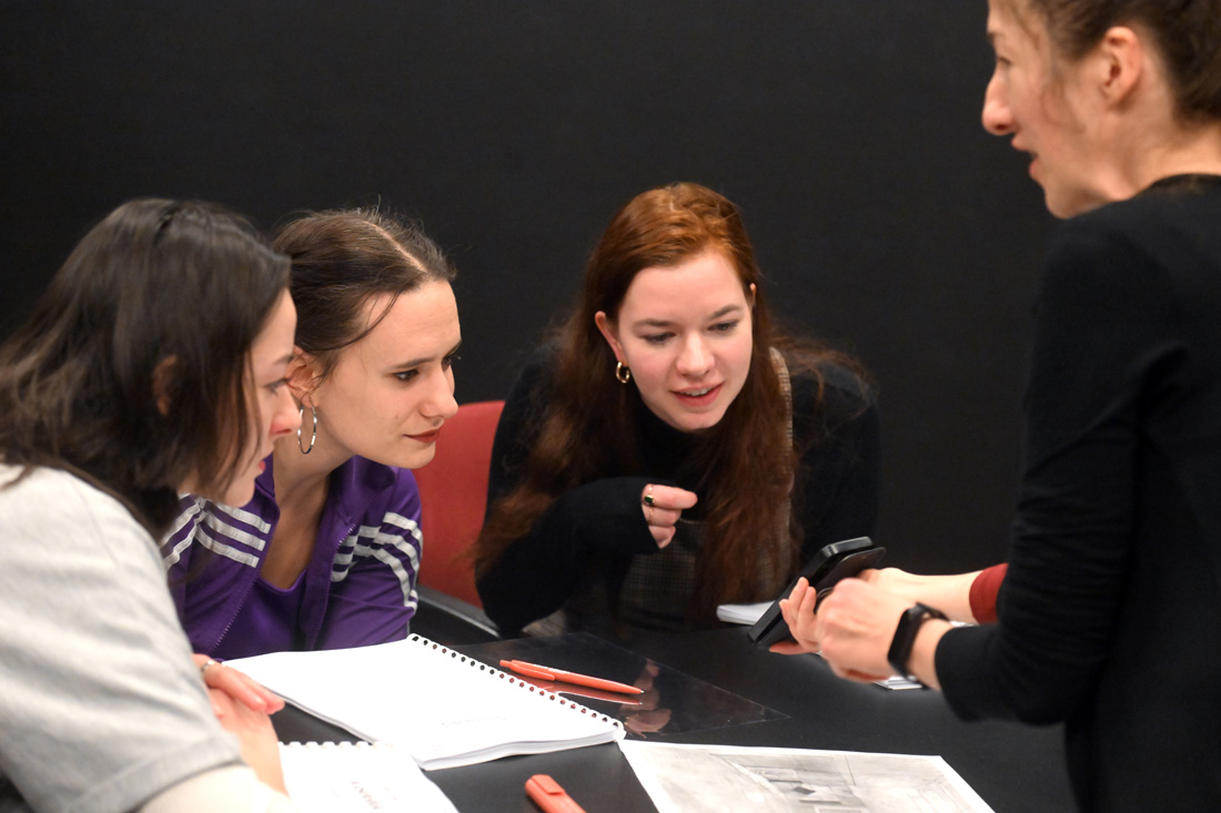 54_cselÚdekolvaso_251210